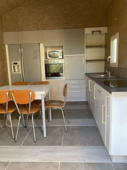 Dans Une Maison Familiale Avec Jardin A 800M De La Plage Bréville-sur-Mer Zewnętrze zdjęcie
